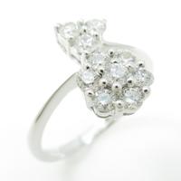 750WG フラワー ダイヤモンドリング