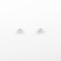 PT ソリティア ダイヤモンドピアス