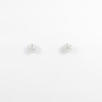 PT ソリティア ダイヤモンドピアス