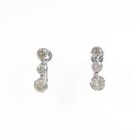 K18WG スリーストーン ダイヤモンドイヤリング