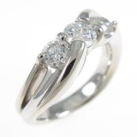 PT スリーストーン ダイヤモンドリング