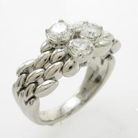 トリロジー スリーストーン ダイヤモンドリング