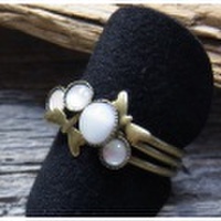 Eric et Lydie　「libelluleシリーズ」トンボと大小シェルの３連ハンドメイドフリーリング（フランス）