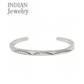 INDIAN JEWELRY ナバホ族アーティストの作品『NAVAJO STAMPED SILVER BANGLE』【アメカジ・ネイティブ】IJ-045
