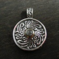 K-SMITH 丸唐草ペンダントトップ　【小、天然石付き】