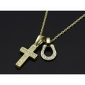 SYMPATHY OF SOUL（シンパシーオブソウル）　S.O.S fp恵比寿本店、WEB限定 Small Gravity Cross Necklace w/Horseshoe - K18Yellow Gold w/Diamond（スモールグラビティクロスネックレス w/ホースシュー K18イエローゴールド w/ダイヤモンド）