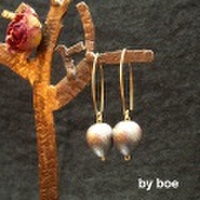by boe ”バイボー”　ピアス　アンティークビーズ　シック