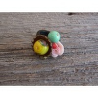 【メール便可】joli Jewelry 淡い花とトンボ玉ガラスのヴィンテージパーツ＆半貴石のリング（ニューヨーク）
