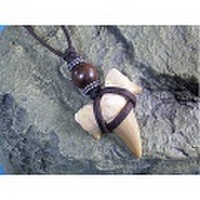 シンプルデザイン★サメ歯化石チョーカー（ネックレス）【ウッドビーズ/TCK-3B-101】