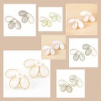 ハーフラワー《ピアス・イヤリング》