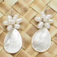 ハワイアンアクセサリー シェルピアスとイヤリング ホワイト淡水パールとティアドロップシェル