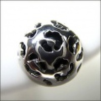 ブラックメッキ仕上のホワイトゴールド！　【メンズ・ジュエリー】　K14ホワイトゴールド/オニキス メンズピアス　D960