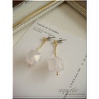 ヨーロピアンアクリルキューブのチェーンピアス/イヤリング