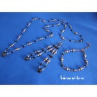 淡水パールとオニキスのネックレスとピアスとブレスレット