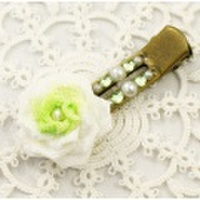 薔薇のヘアクリップ　つまみ細工のヘアアクセサリー／グリーン