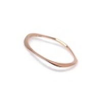 指先を長くすっきりと演出／K18PG地金ひねりリング