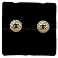 2018年 秋冬 新作 CHANEL シャネル マトラッセ ココマーク ボタン ピアス マットゴールド A58289 新品