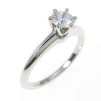 ティファニー クラシックソリティア リング 0．33ct