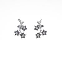 K18WG フラワー ダイヤモンドピアス