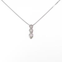 PT スリーストーン ダイヤモンドネックレス