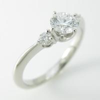 タサキ スリーストーン ダイヤモンドリング