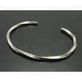 amp japan（アンプジャパン）　Hand Stamp Twisted Bangle Thin（ハンドスタンプツイステッドバングル シン）13AJ-381