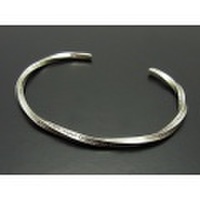 amp japan（アンプジャパン）　Hand Stamp Twisted Bangle Thin（ハンドスタンプツイステッドバングル シン）13AJ-381
