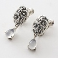 【送料無料】【タイ製/プランダ/PRANDA社】シルバー925/SV925 誕生石/6月 天然石/ムーンストーン 花/フラワー/ドロップ イヤリング ネジ式　5436-ES17