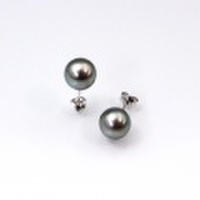 アコヤ真珠　パールピアスグレーカラーK14WG　約9.0mm珠　API0272