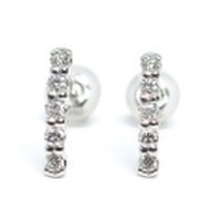 スイートテンダイヤモンド/ラインダイヤモンド/10周年に10粒のダイヤモンドピアスを。