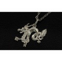 ドラゴン ダイヤモンド 0.01ct ペンダントネックレス 18金ホワイトゴールド (龍/竜/dragon/メレーダイヤモンド/ラウンドカットのダイヤモンド/K18WG) 干支が辰年の方への贈り物にもおすすめ【 送料無料 】