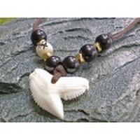 ボーン＆ウッドビーズ★イタチザメ（タイガーシャーク）歯チョーカー【TCI-3F-101】