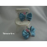 水色リボンのブローチ