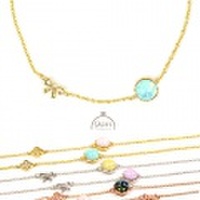 【送料無料】ホマイカカラーストーンブレスレット　ニッケルフリーブレスレット　リボンモチーフブレスレット　フラワーモチーフブレスレット　上品ブレスレット　ピンクブレスレット　ホワイトブレスレット　ブラックブレスレット　エメラルドブレスレット