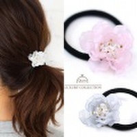 ヘアゴム　フラワー　モチーフ　ビーズ　ヘアアクセサリー　大人可愛い　ヘアゴム　ゴム　ヘアアクセ　シンプル　デイリー　オフィス　エレガント　ピンク　上品　トレンド　ヘアゴム　ヘアアクセ